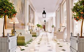 Le Bristol Paris, Oetker Hotels Exterior photo