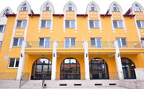 Hotel Maxim Oradea Exterior photo