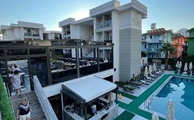 Alessia Hotel Side Exterior photo