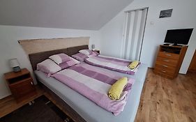 Lila Akac Vendeghaz Esztergom Bed & Breakfast Exterior photo